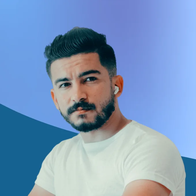 Omar, a conscious dieter finding quick low-carb picks over business lunches